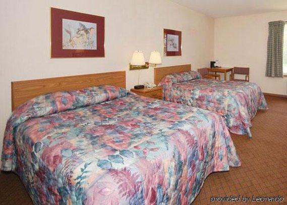 Econo Lodge Inn & Suites Menomonie Oda fotoğraf
