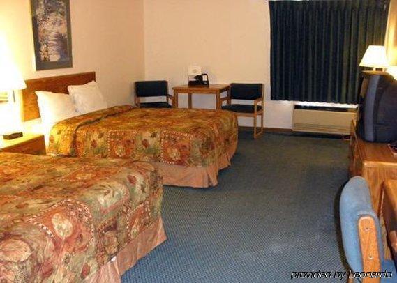 Econo Lodge Inn & Suites Menomonie Oda fotoğraf