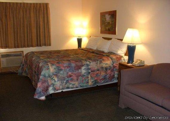 Econo Lodge Inn & Suites Menomonie Oda fotoğraf
