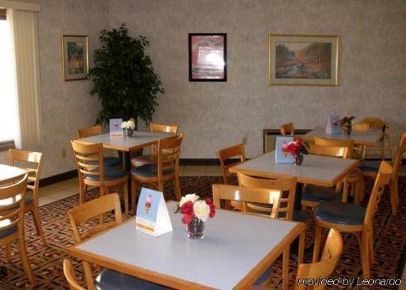 Econo Lodge Inn & Suites Menomonie Restoran fotoğraf