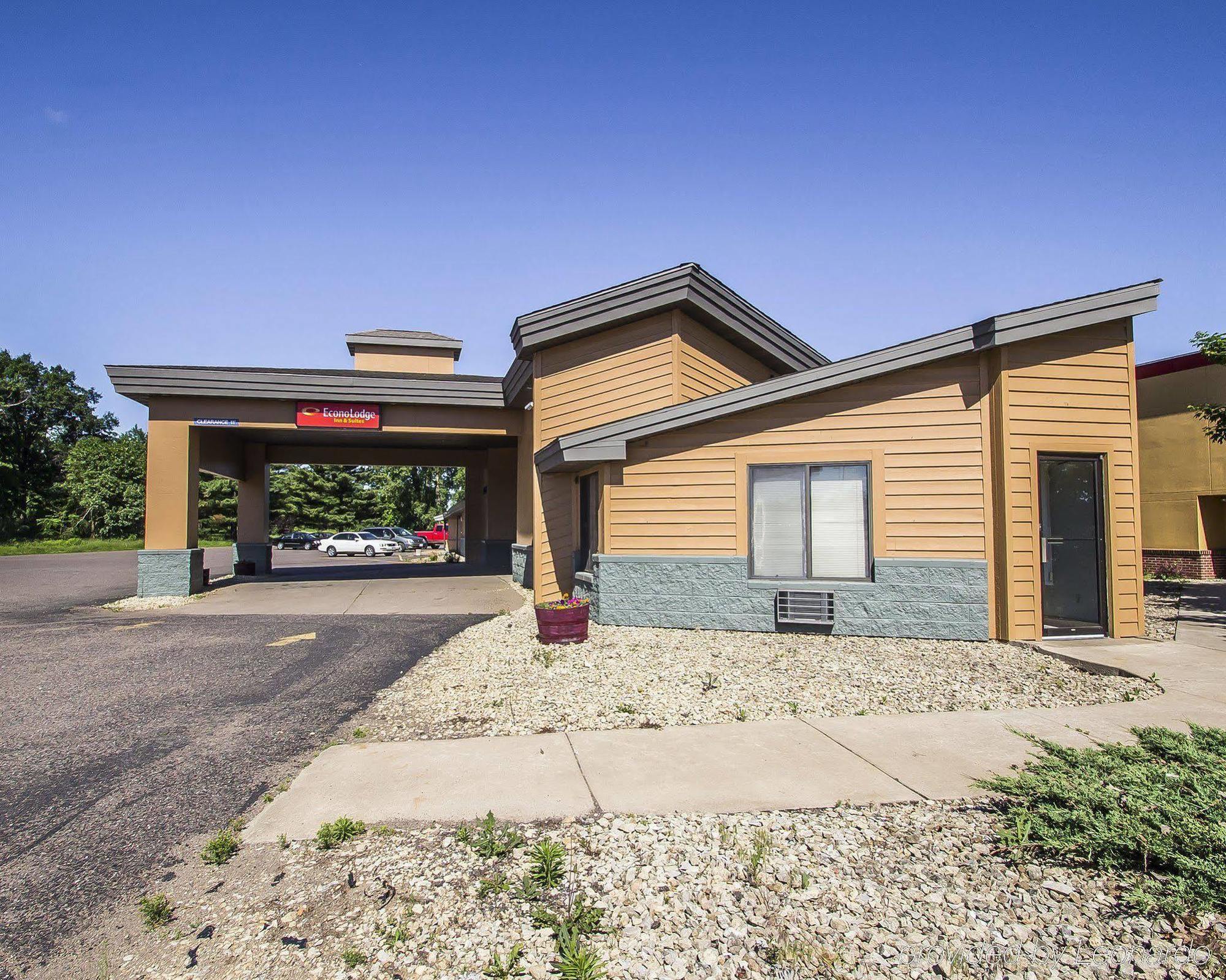 Econo Lodge Inn & Suites Menomonie Dış mekan fotoğraf