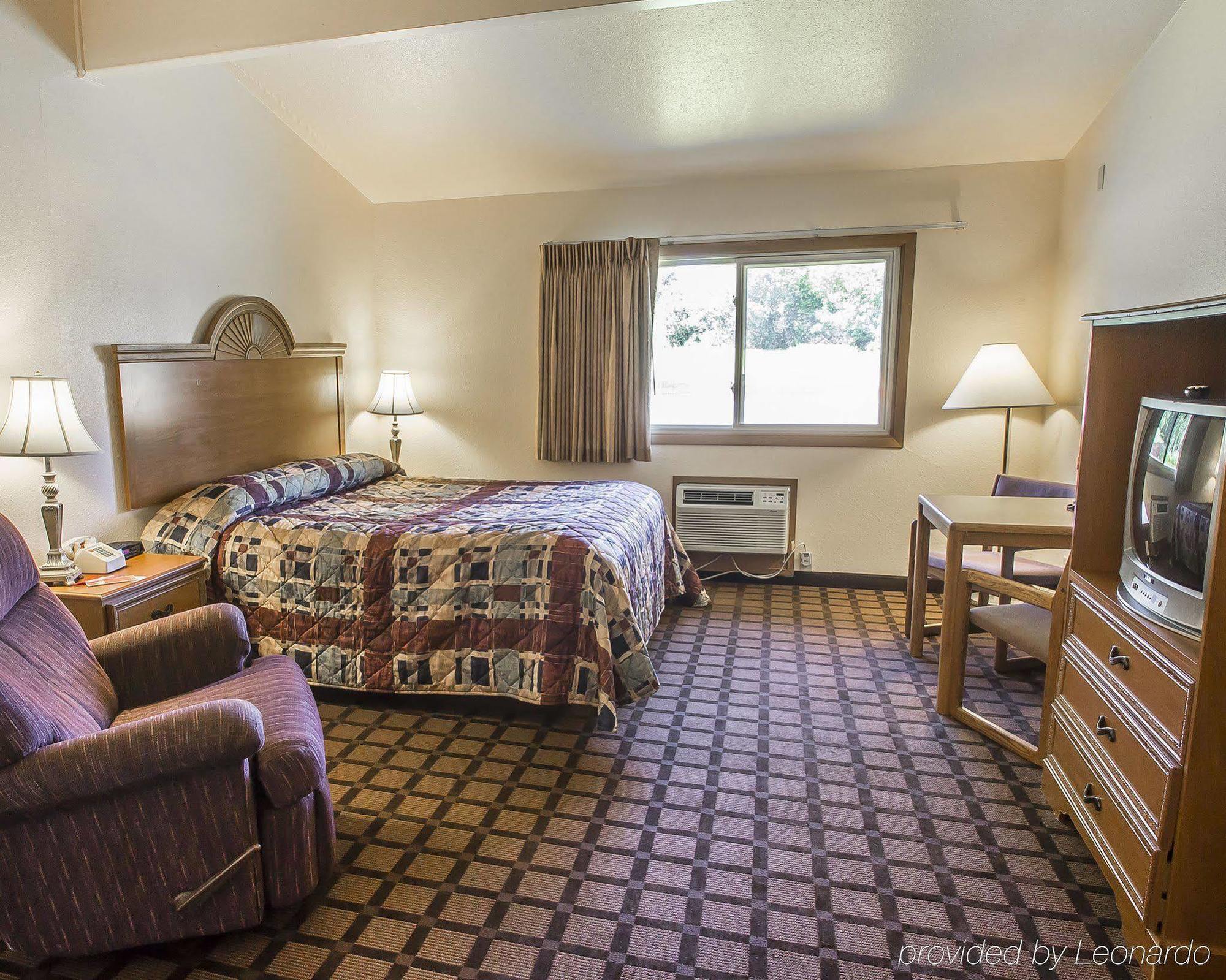 Econo Lodge Inn & Suites Menomonie Dış mekan fotoğraf