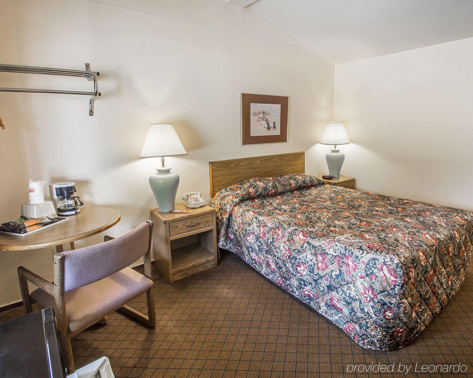 Econo Lodge Inn & Suites Menomonie Dış mekan fotoğraf