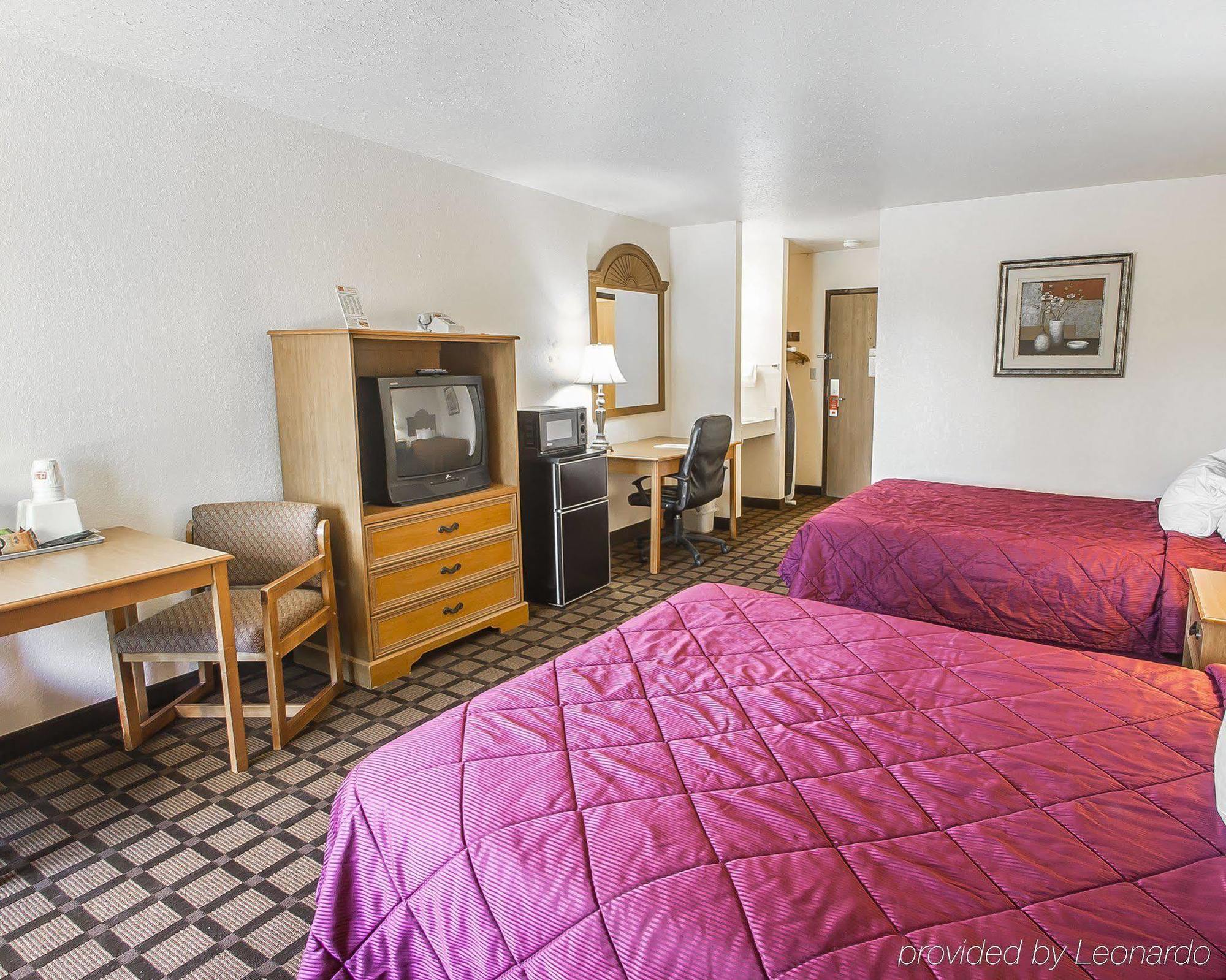 Econo Lodge Inn & Suites Menomonie Dış mekan fotoğraf
