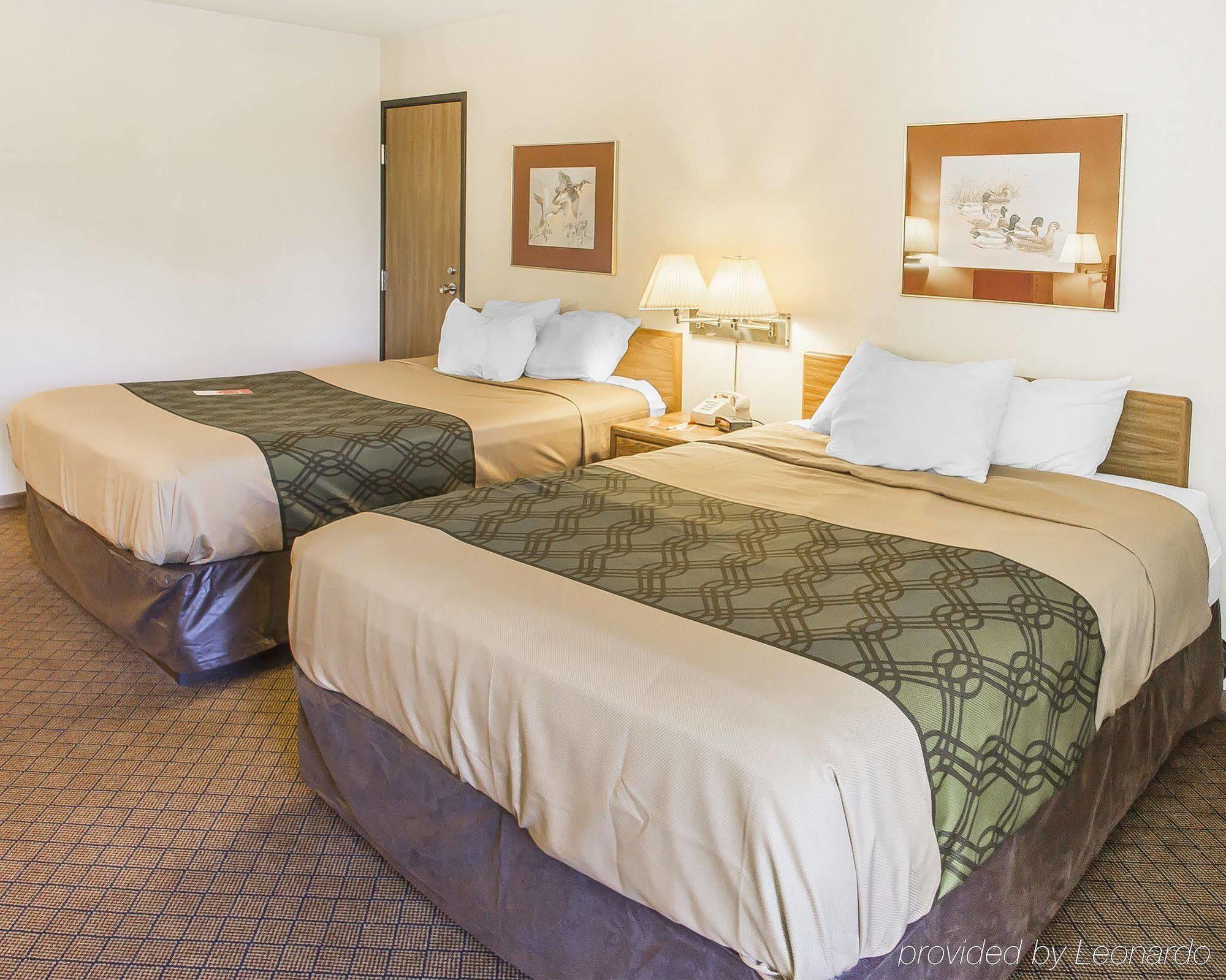 Econo Lodge Inn & Suites Menomonie Dış mekan fotoğraf