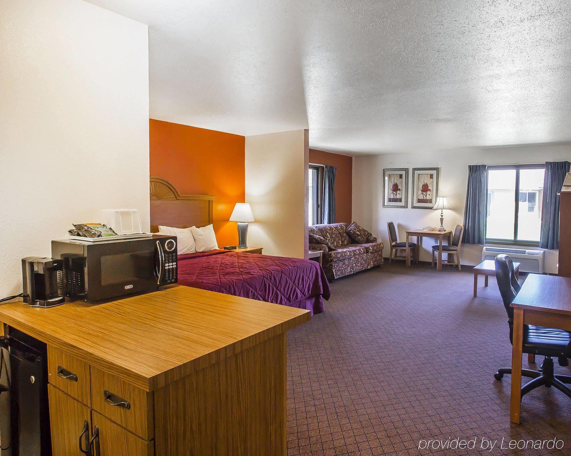 Econo Lodge Inn & Suites Menomonie Dış mekan fotoğraf