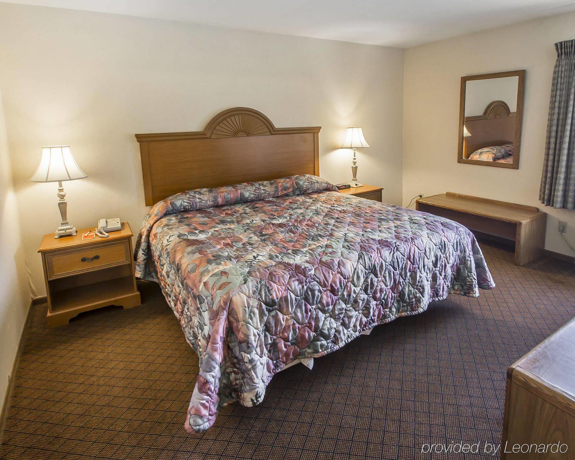 Econo Lodge Inn & Suites Menomonie Dış mekan fotoğraf