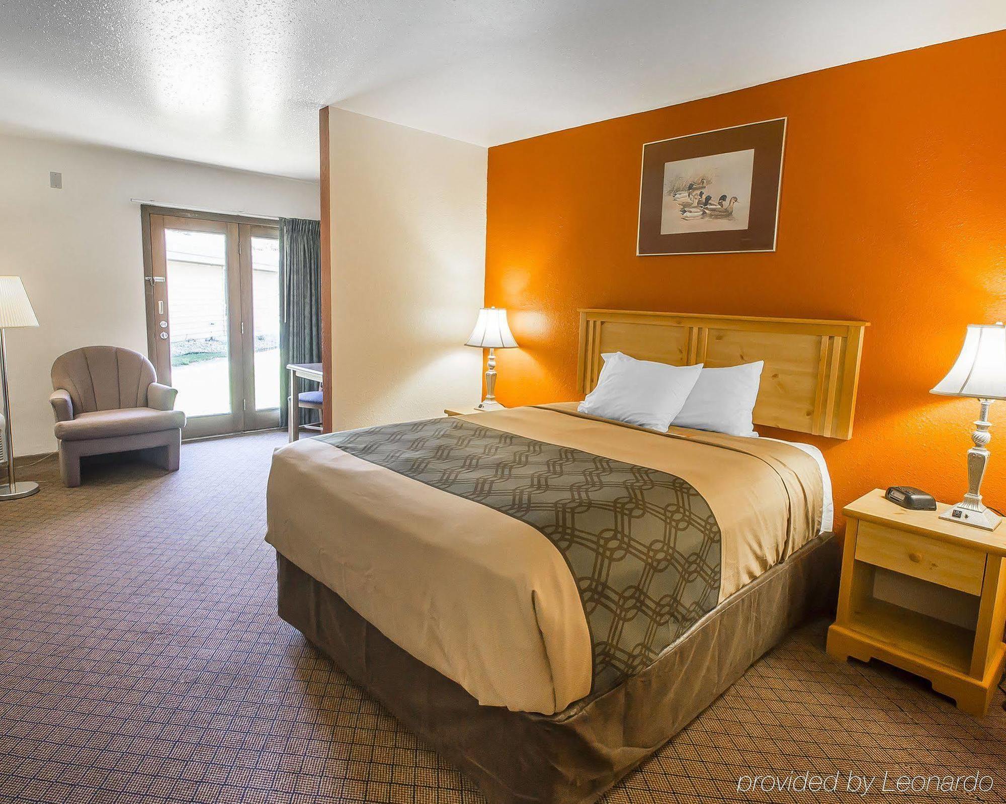 Econo Lodge Inn & Suites Menomonie Dış mekan fotoğraf