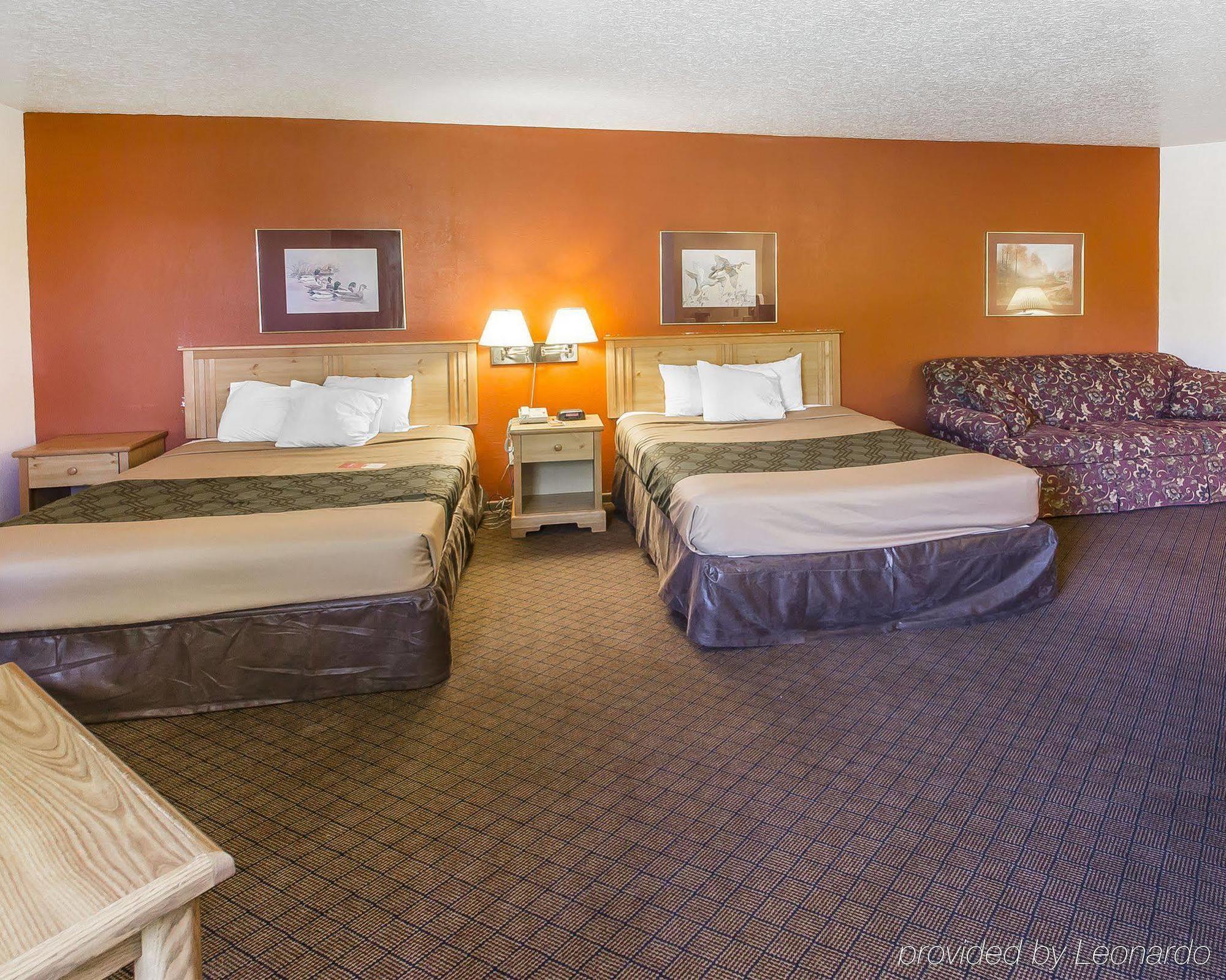 Econo Lodge Inn & Suites Menomonie Dış mekan fotoğraf