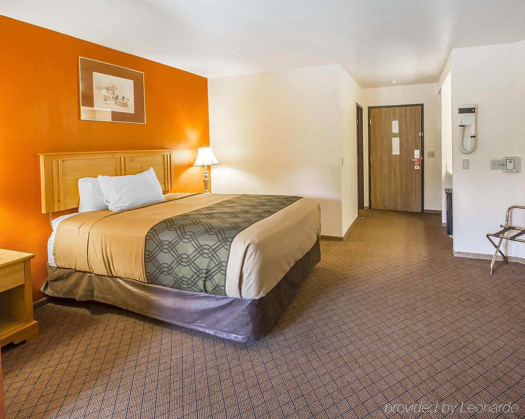 Econo Lodge Inn & Suites Menomonie Dış mekan fotoğraf