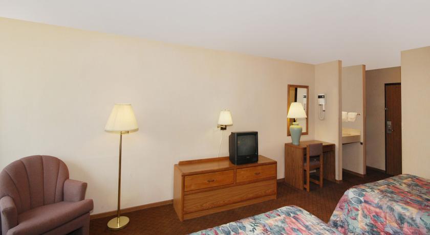 Econo Lodge Inn & Suites Menomonie Dış mekan fotoğraf